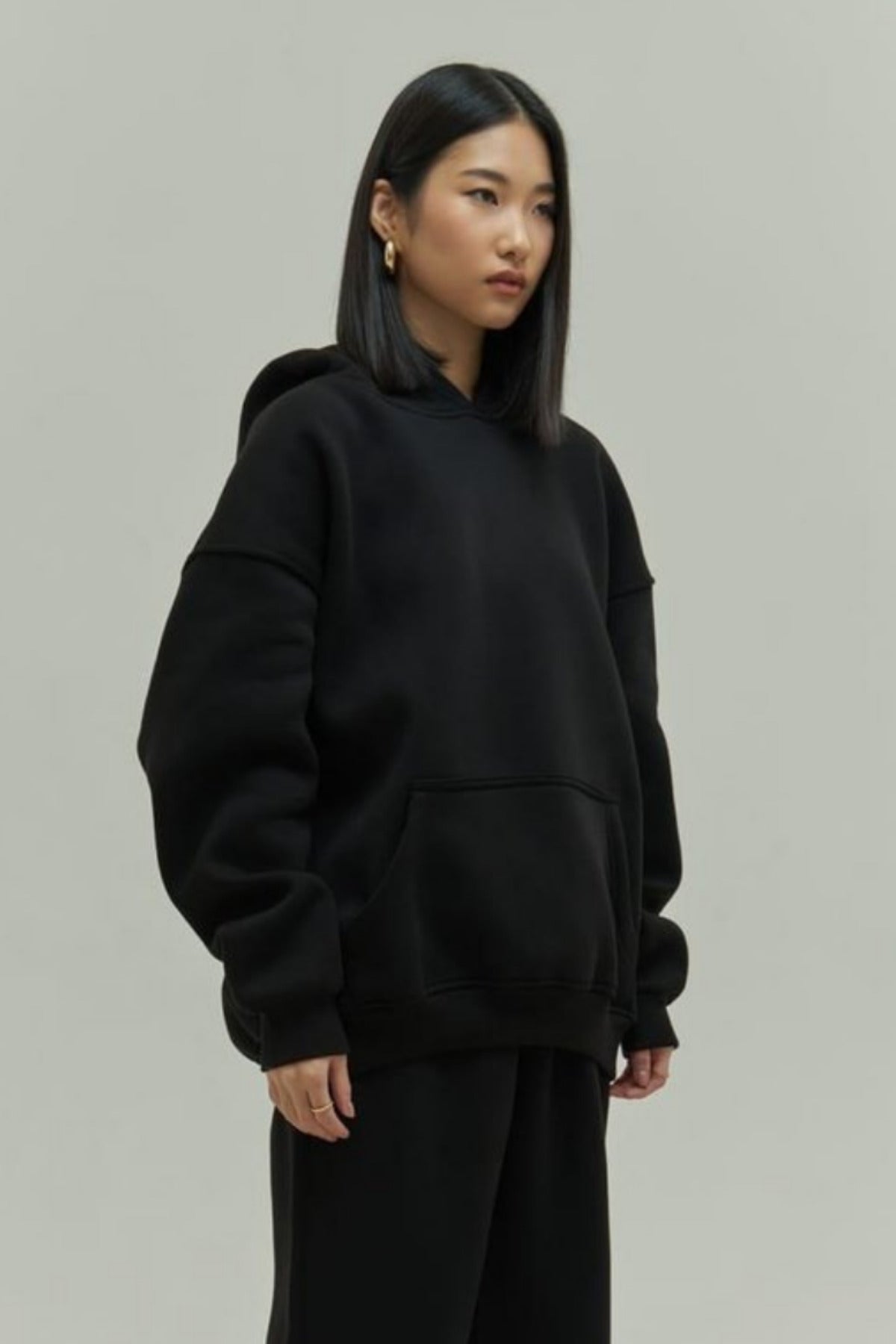 Kadın Rahat Oversize 3 İ̇plik Pamuklu Şardonlu Kanguru Cep Kapşonlu Sweatshirt - Siyah - 3