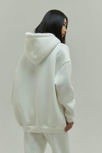 Kadın Rahat Oversize 3 İ̇plik Pamuklu Şardonlu Kanguru Cep Kapşonlu Sweatshirt - Beyaz - 4