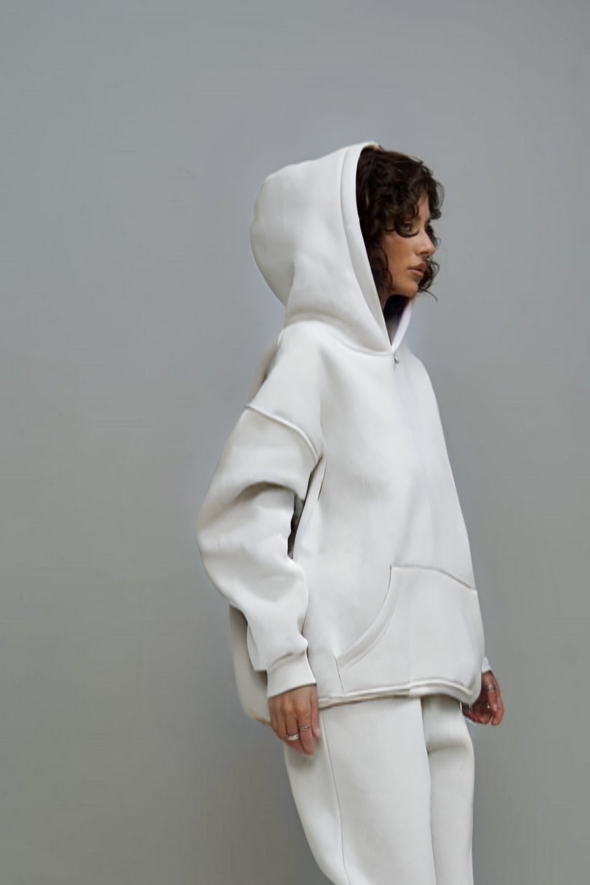 Kadın 3 İ̇plik İ̇çi Pamuklu Kanguru Cep Regular İ̇çi Pamuklu Oversize Sweatshirt - Beyaz - 2