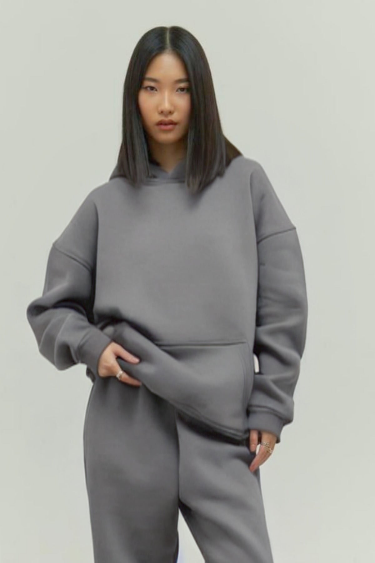 Kadın Rahat Oversize 3 İ̇plik Pamuklu Şardonlu Kanguru Cep Kapşonlu Sweatshirt - Gri - 3