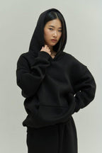 Kadın Rahat Oversize 3 İ̇plik Pamuklu Şardonlu Kanguru Cep Kapşonlu Sweatshirt - Siyah - 1