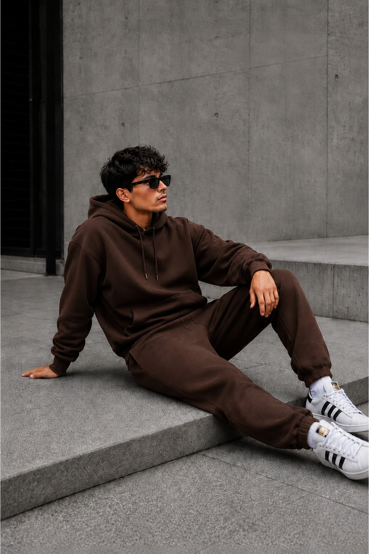 Erkek 3 İ̇pli̇k Kapüşonlu Oversize Esnek Beli̇ Bağlamali Rahat Modern Kesi̇m Günlük Eşofman Takimi - Kahverengi - 4