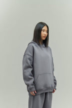 Kadın Rahat Oversize 3 İ̇plik Pamuklu Şardonlu Kanguru Cep Kapşonlu Sweatshirt - Gri - 2
