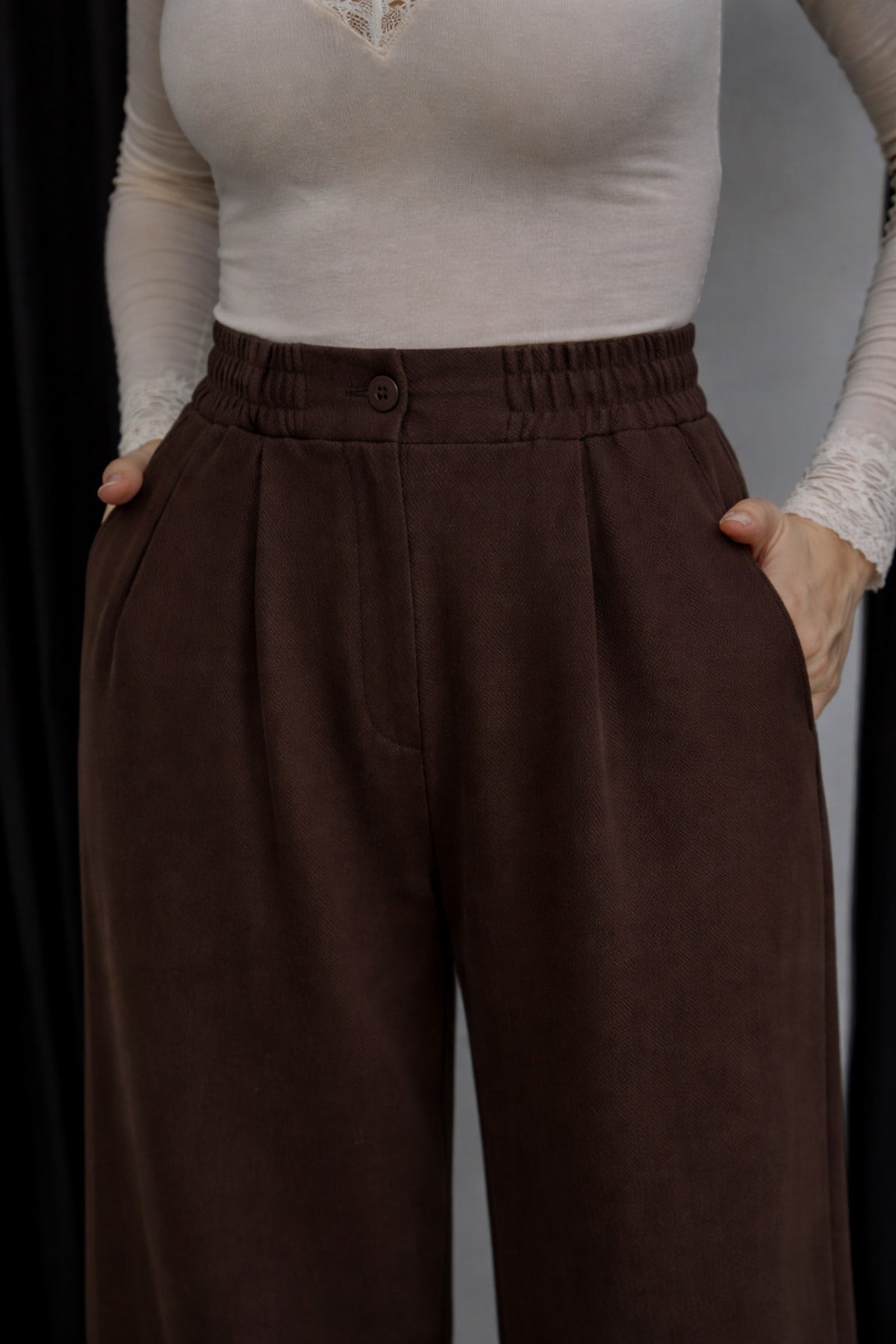 Kadın Yüksek Bel Düğmeli Bol Paça Esnek Likralı Pileli Trend Crep Kumaş Pantolon - Kahverengi - 4