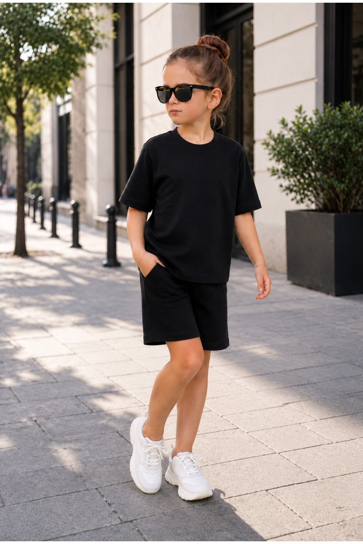 Çocuk Unisex Kisa Kollu Oversize Günlük Kullanima Uygun Li̇krali Beli̇ Bağlamali Rahat Kesi̇m Basic Yazlik Şortlu İ̇ki̇li̇ Takim - Siyah - 1