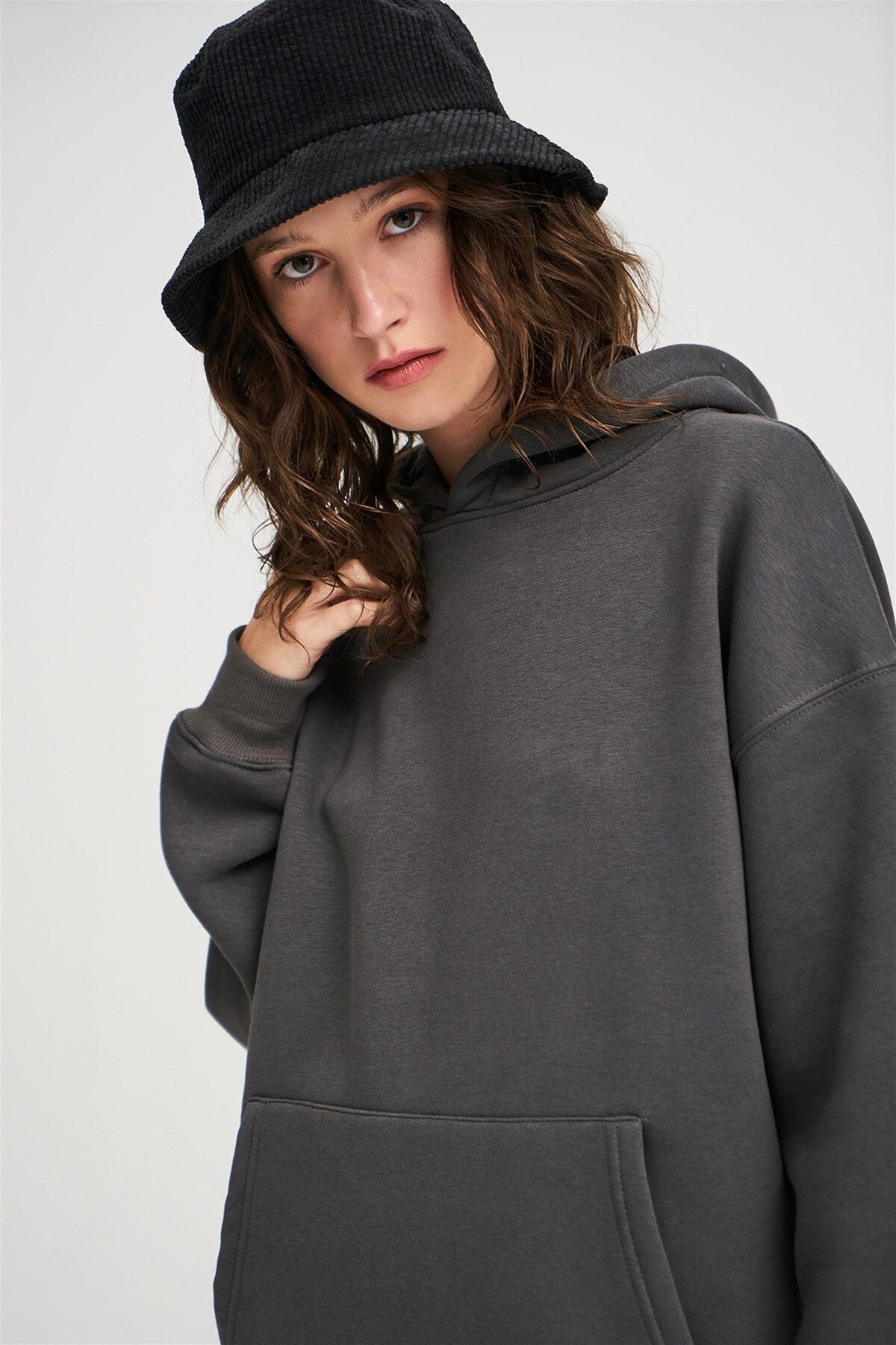 Unisex Kapşonlu Kanguru Cep 3 İ̇plik Uzun Kollu Sweatshirt Hoodie - Füme - 4