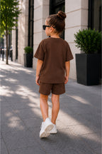 Çocuk Unisex Kisa Kollu Oversize Günlük Kullanima Uygun Li̇krali Beli̇ Bağlamali Rahat Kesi̇m Basic Yazlik Şortlu İ̇ki̇li̇ Takim - Kahverengi - 4