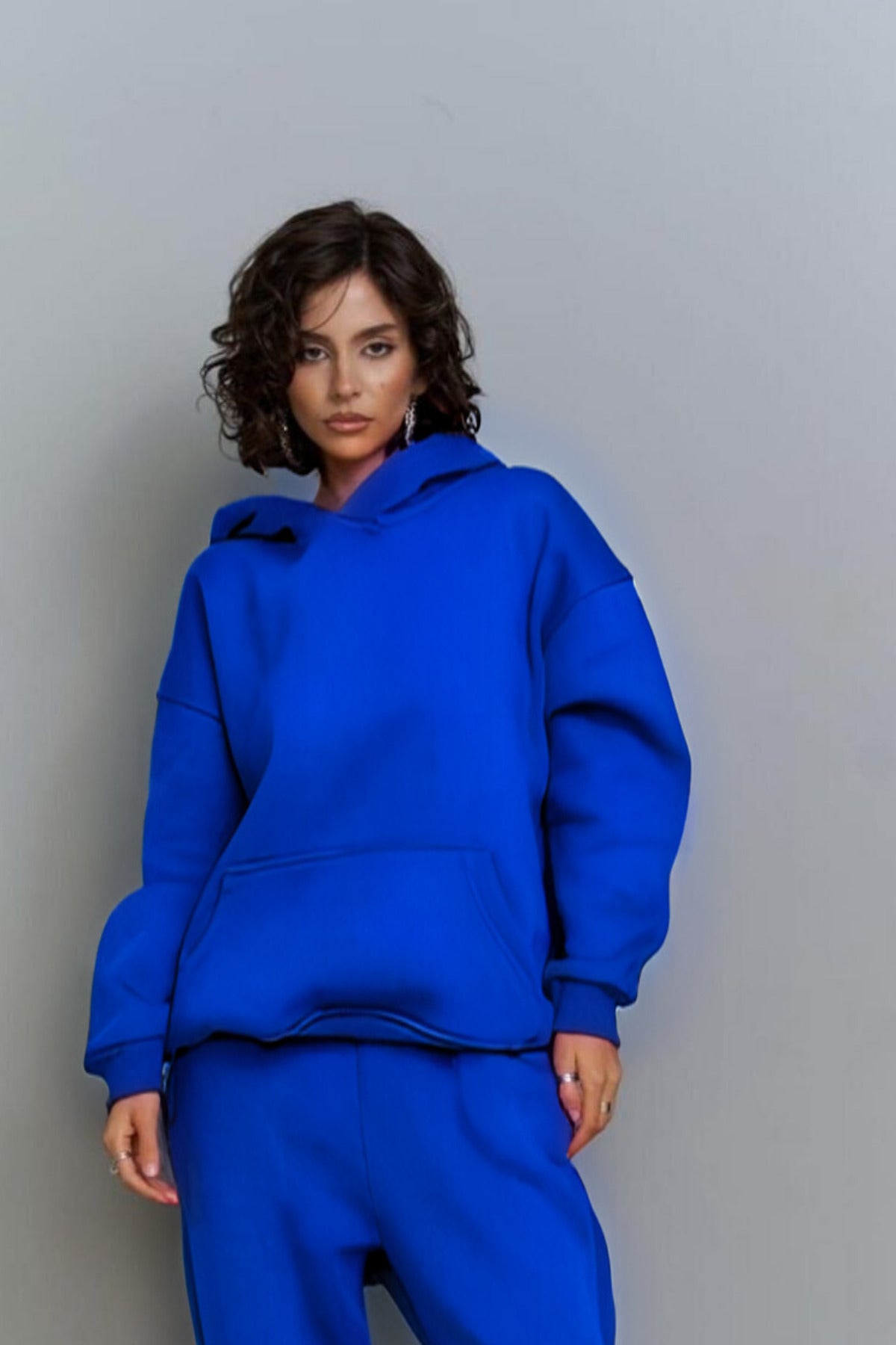 Kadın Rahat Kesim Oversize 3 İ̇plik Pamuklu Şardonlu Kanguru Cep Kapşonlu Hoodie Sweatshirt - Saks Mavi - 1