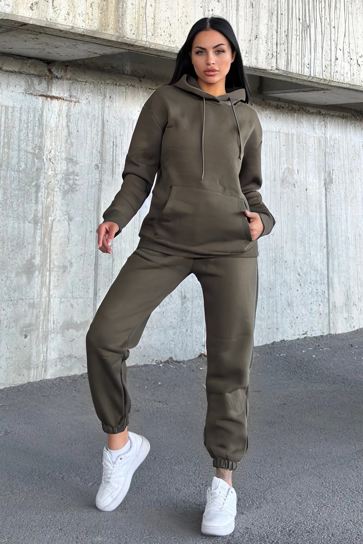 Kadın Oversize 3 İ̇plik İ̇çi Şardonlu Paçası Lastikli Kapüşonlu Kangur Cep Kalın Eşofman Takımı - Haki - 5