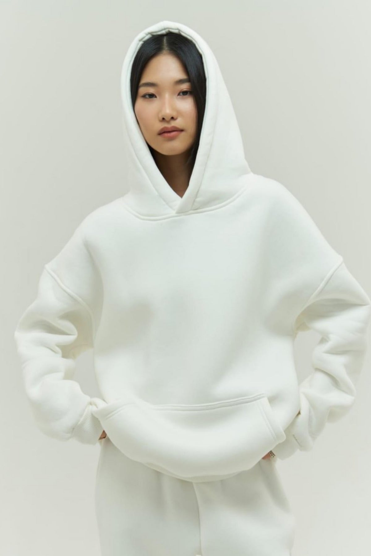 Kadın Rahat Oversize 3 İ̇plik Pamuklu Şardonlu Kanguru Cep Kapşonlu Sweatshirt - Beyaz - 1