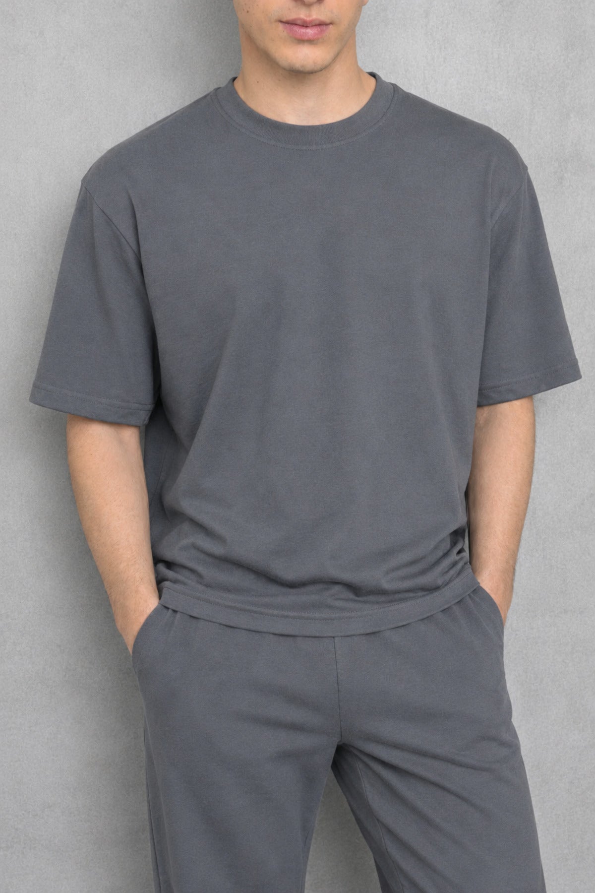 Erkek 2 İ̇pli̇k Oversize Beli̇ Bağlamali Yazlik Kisa Kollu Eşofman Takimi - Füme - 4