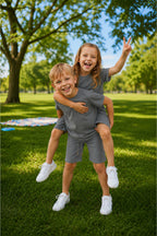 Çocuk Unisex Kisa Kollu Oversize Rahat Kesi̇m Beli̇ Bağlamali Li̇krali T-shi̇rt Şortlu Yazlik Takim - Füme - 3
