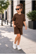 Çocuk Unisex Kisa Kollu Oversize Günlük Kullanima Uygun Li̇krali Beli̇ Bağlamali Rahat Kesi̇m Basic Yazlik Şortlu İ̇ki̇li̇ Takim - Kahverengi - 1