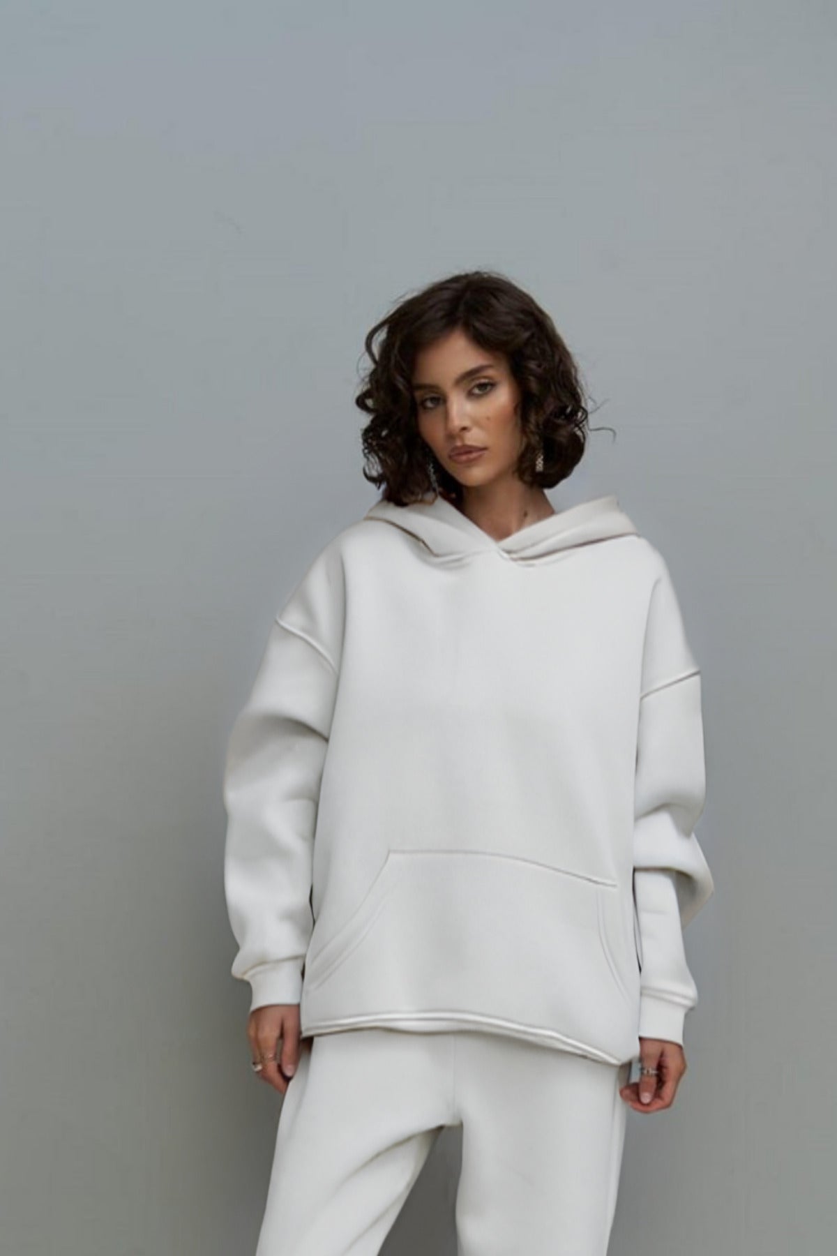 Kadın 3 İ̇plik İ̇çi Pamuklu Kanguru Cep Regular İ̇çi Pamuklu Oversize Sweatshirt - Beyaz - 1