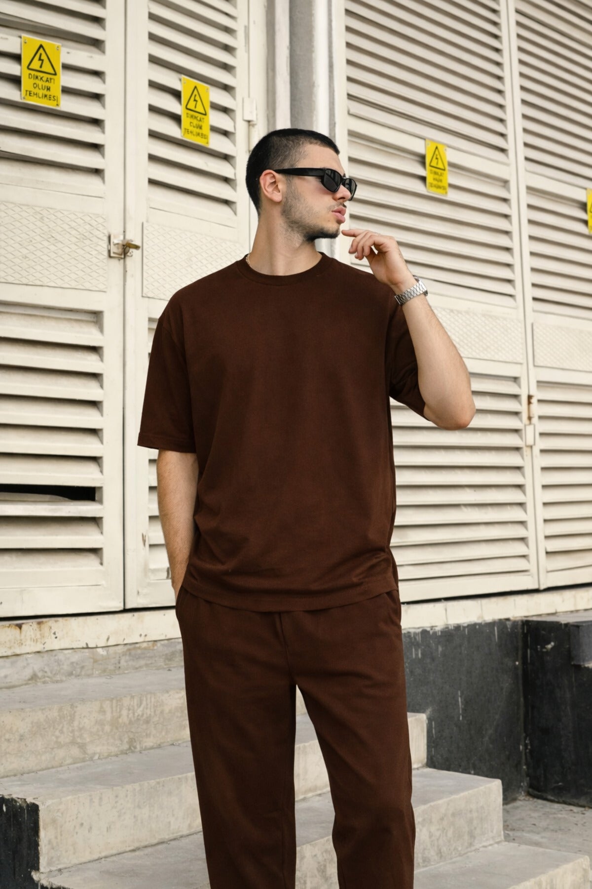 Erkek 2 İ̇pli̇k Oversize Beli̇ Bağlamali Yazlik Kisa Kollu Eşofman Takimi - Kahverengi - 2