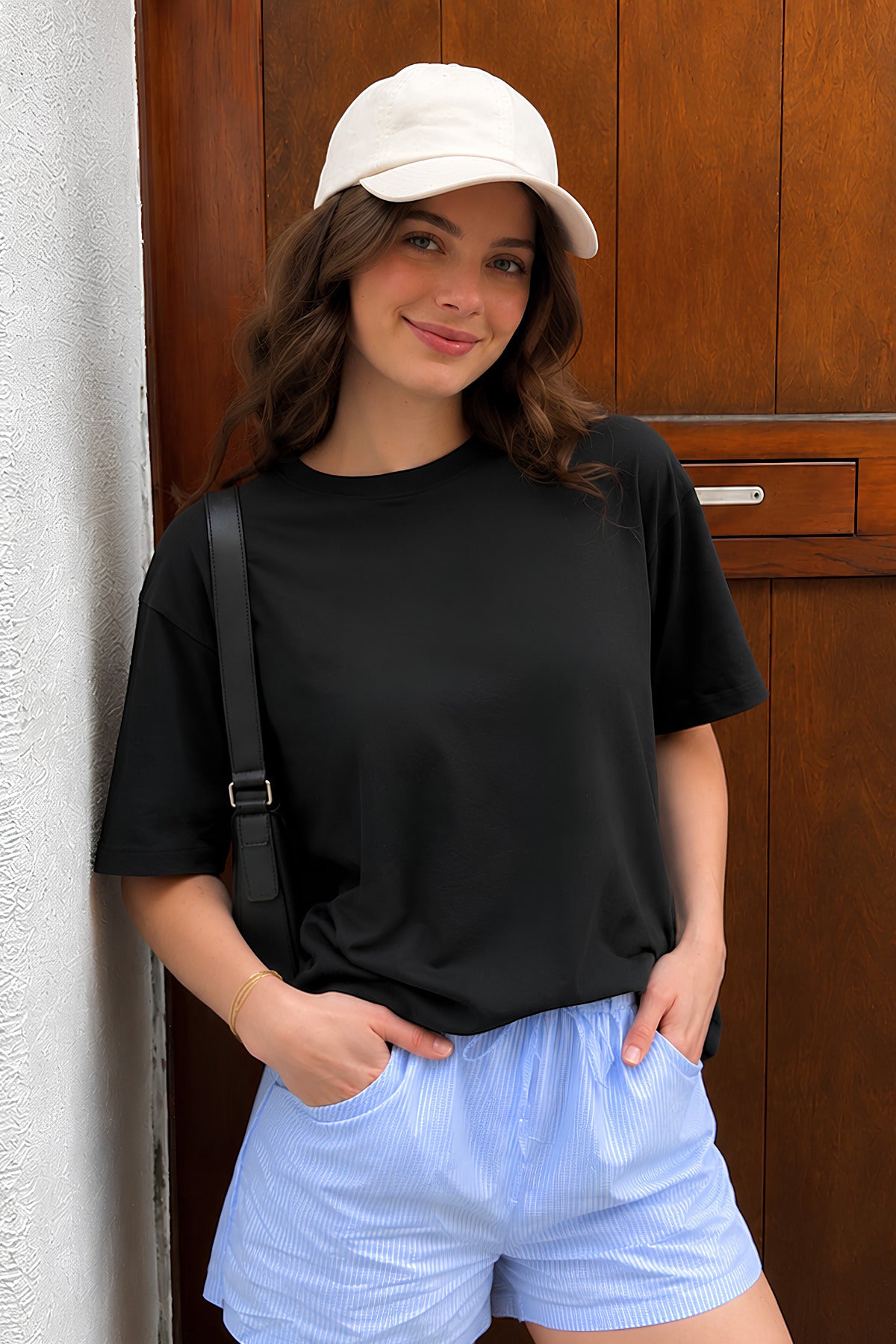 Kadın Pamuklu Esnek Oversıze Salaş Kesim Modern T-shirt - Siyah - 1