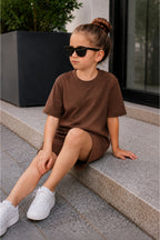 Çocuk Unisex Kisa Kollu Oversize Günlük Kullanima Uygun Li̇krali Beli̇ Bağlamali Rahat Kesi̇m Basic Yazlik Şortlu İ̇ki̇li̇ Takim - Kahverengi - 3