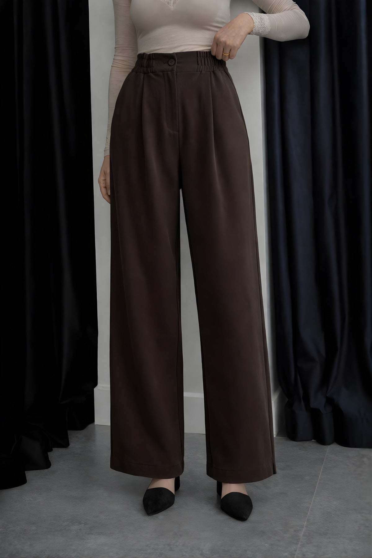 Kadın Yüksek Bel Düğmeli Bol Paça Esnek Likralı Pileli Trend Crep Kumaş Pantolon - Kahverengi - 3