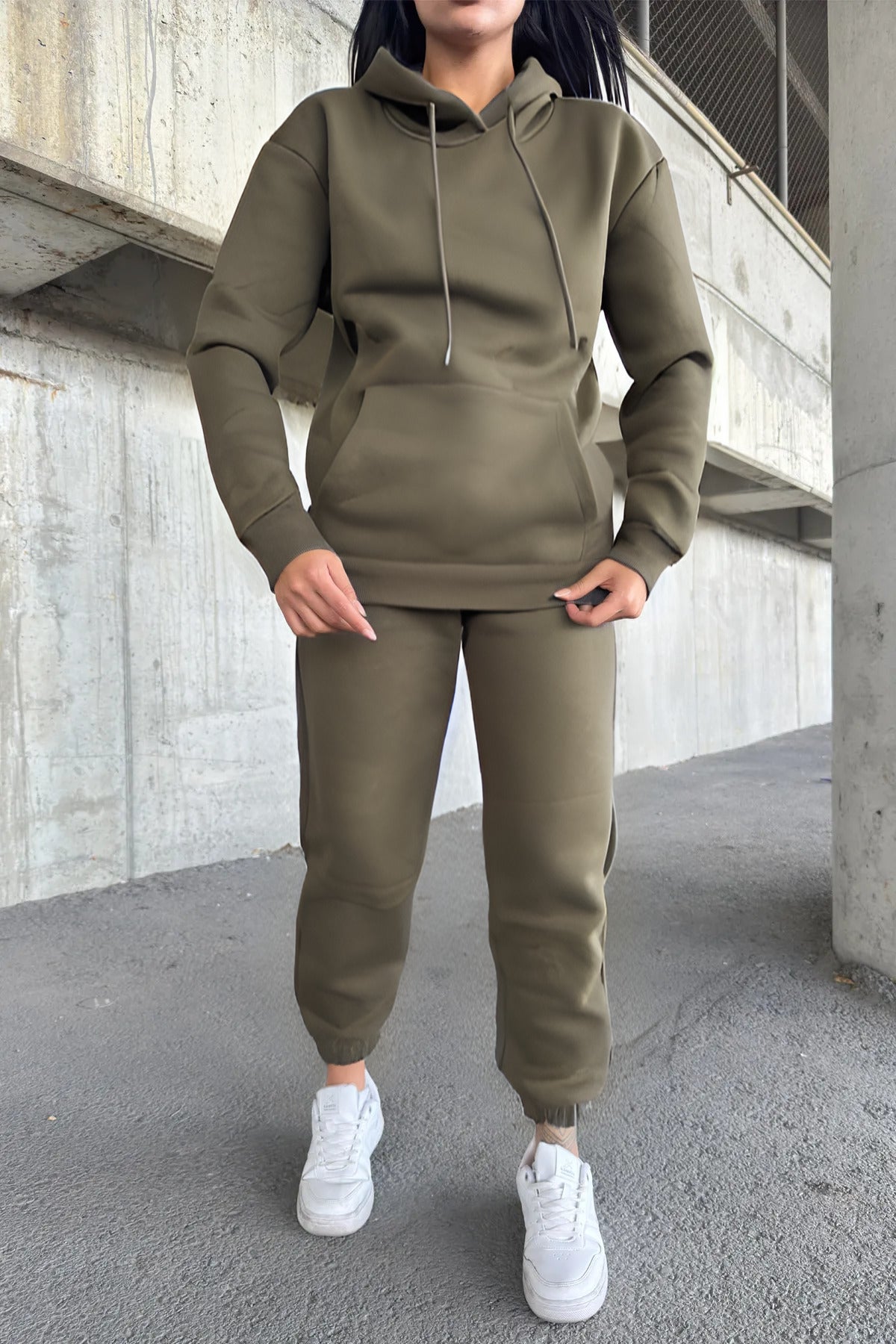 Kadın Oversize 3 İ̇plik İ̇çi Şardonlu Paçası Lastikli Kapüşonlu Kangur Cep Kalın Eşofman Takımı - Haki - 2