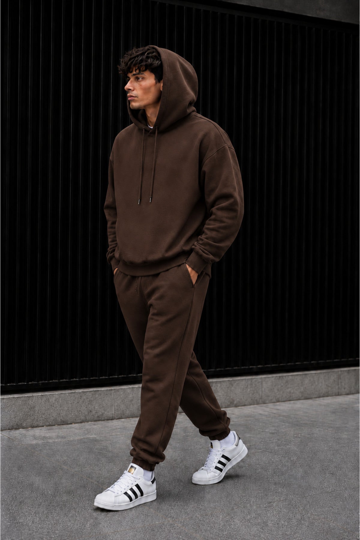Erkek 3 İ̇pli̇k Kapüşonlu Oversize Esnek Beli̇ Bağlamali Rahat Modern Kesi̇m Günlük Eşofman Takimi - Kahverengi - 3