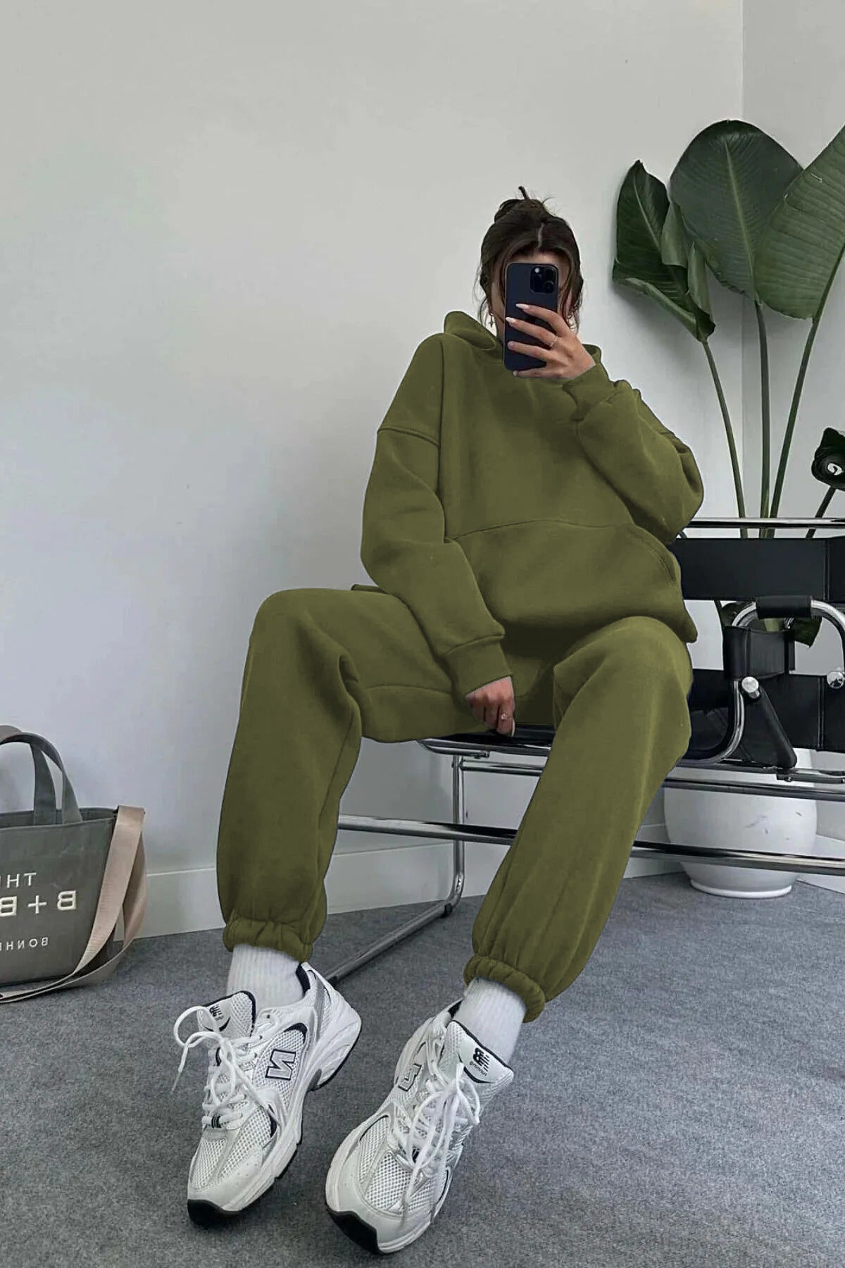 Kadın Oversize Trend Model Kanguru Cep Kapşonlu Sweatshirt Eşofman Takımı - Yağ Yeşili - 3
