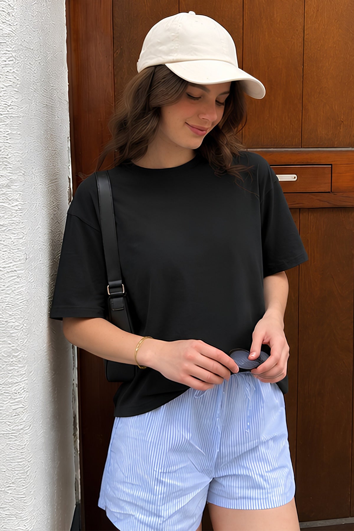 Kadın Pamuklu Esnek Oversıze Salaş Kesim Modern T-shirt - Siyah - 2