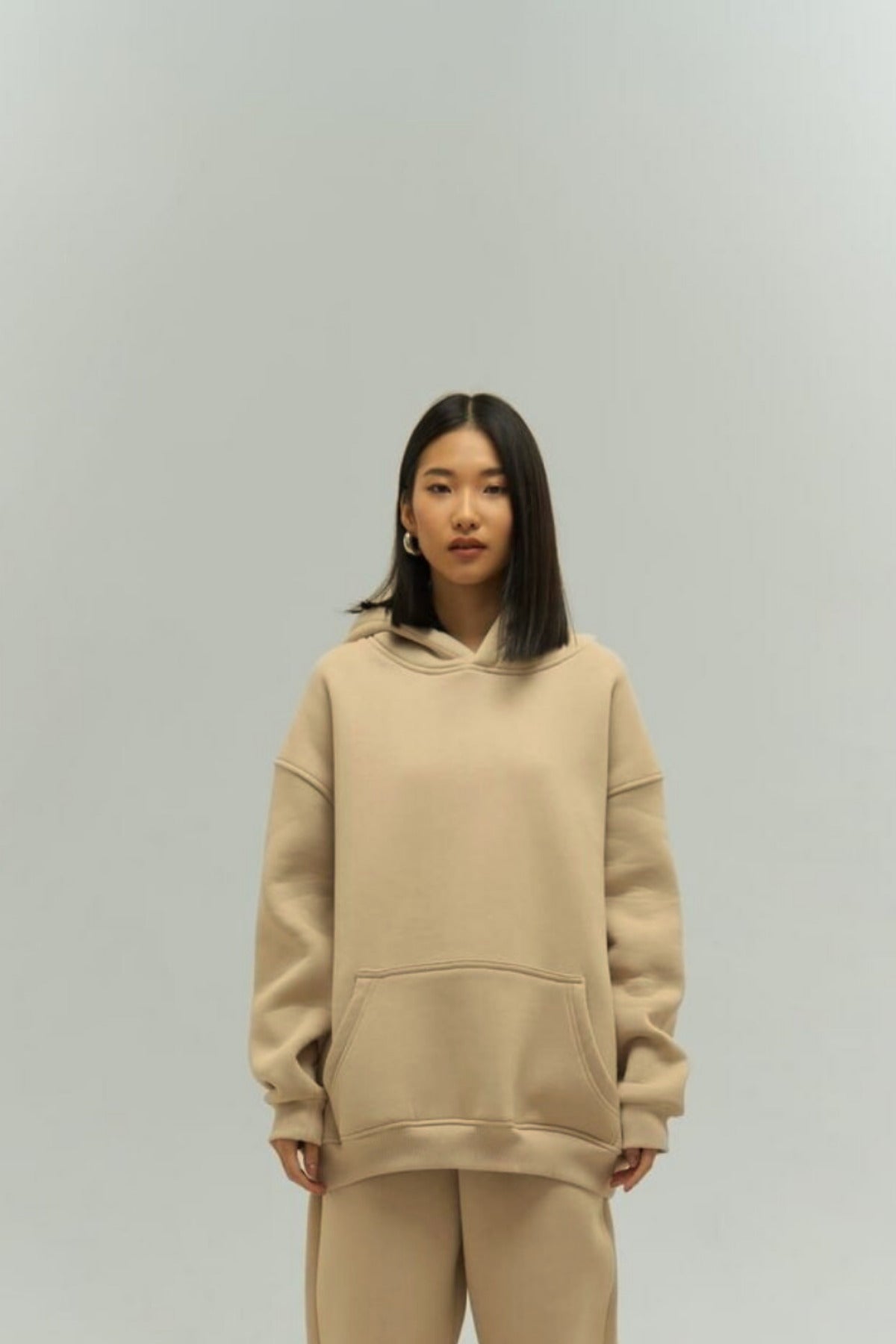 Kadın Rahat Oversize 3 İ̇plik Pamuklu Şardonlu Kanguru Cep Kapşonlu Sweatshirt - Vizon - 3