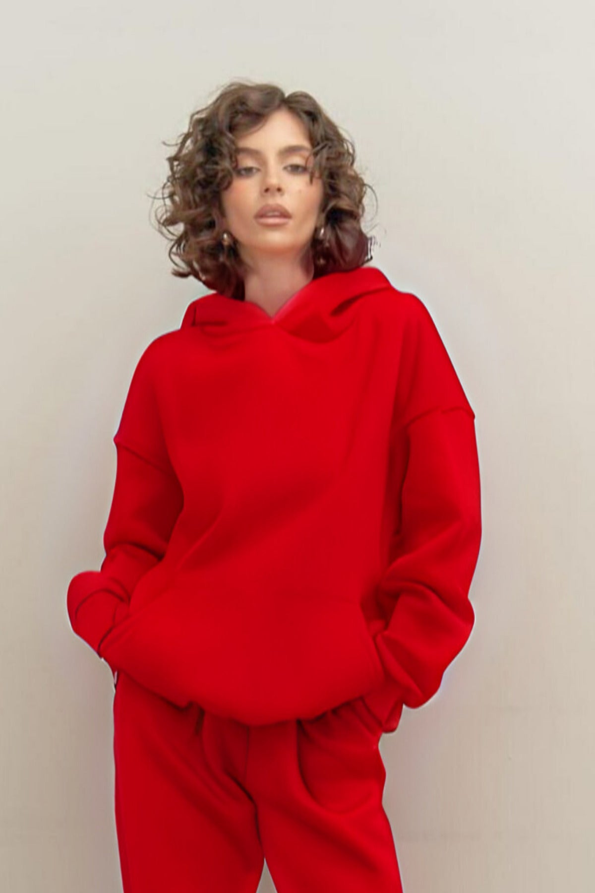 Kadın Rahat Kesim Oversize 3 İ̇plik Pamuklu Şardonlu Kanguru Cep Kapşonlu Hoodie Sweatshirt - Kırmızı - 1