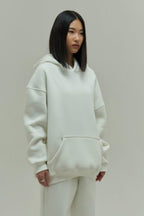 Kadın Rahat Oversize 3 İ̇plik Pamuklu Şardonlu Kanguru Cep Kapşonlu Sweatshirt - Beyaz - 3