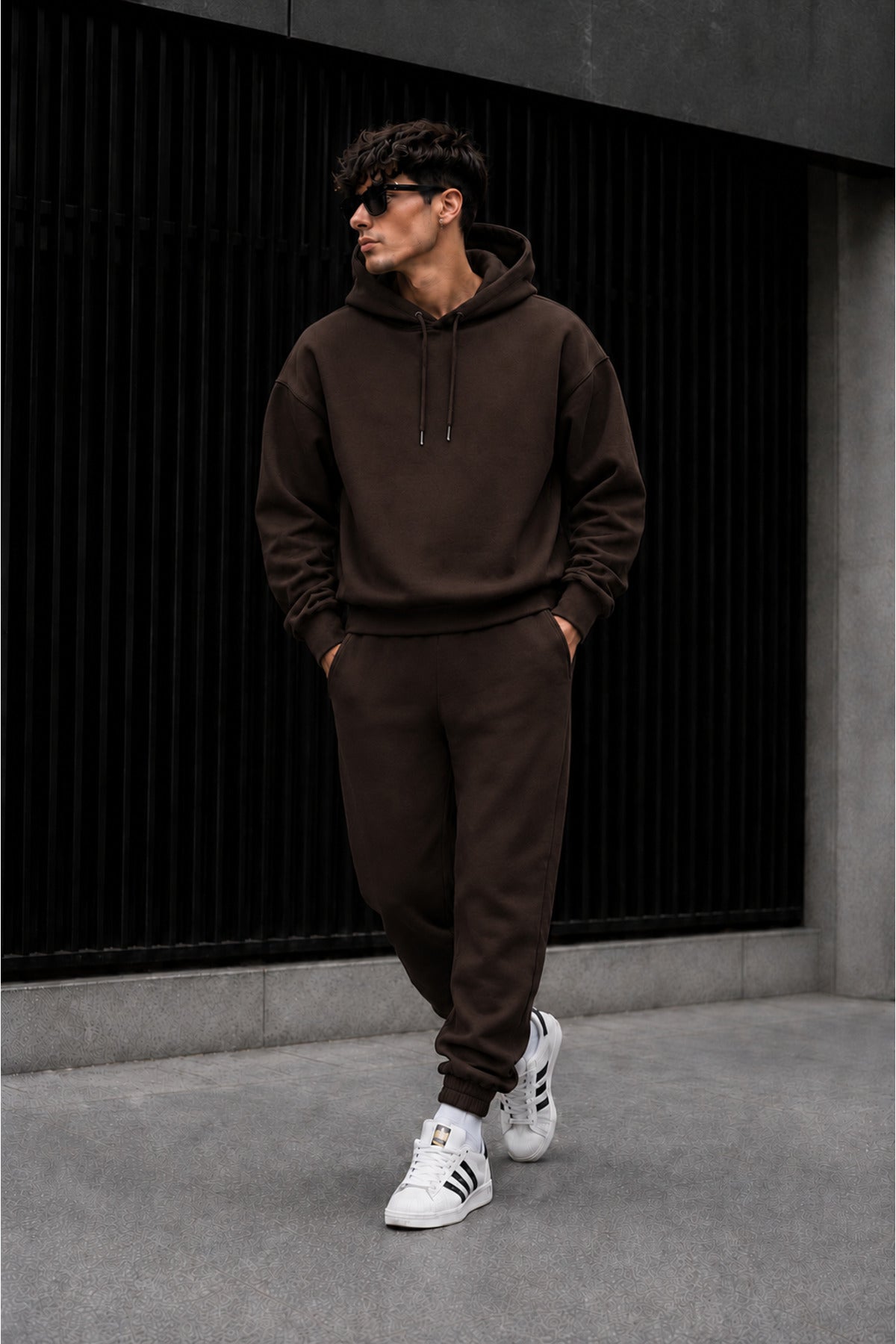 Erkek 3 İ̇pli̇k Kapüşonlu Oversize Esnek Beli̇ Bağlamali Rahat Modern Kesi̇m Günlük Eşofman Takimi - Kahverengi - 1
