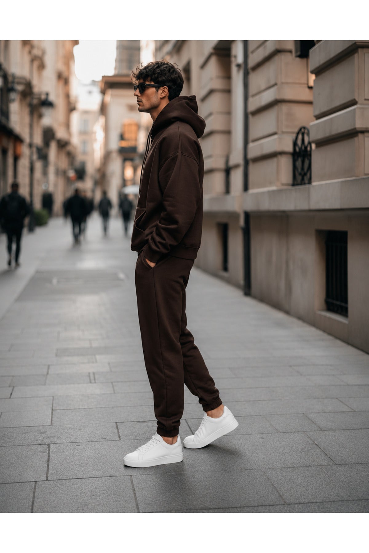Erkek 3 İ̇pli̇k Oversi̇ze Kapüşonlu Kanguru Cep Lasti̇k Paça Jogger Eşofman Takimi - Kahverengi - 3