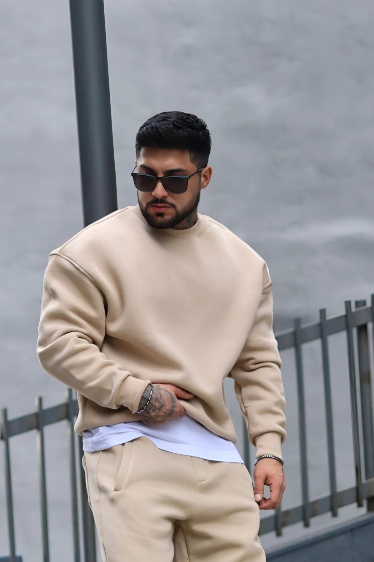 Erkek Oversize 3 İ̇plik İ̇çi Pamuklu Uzun Kollu Bisiklet Yaka Kazak - Bej - 4