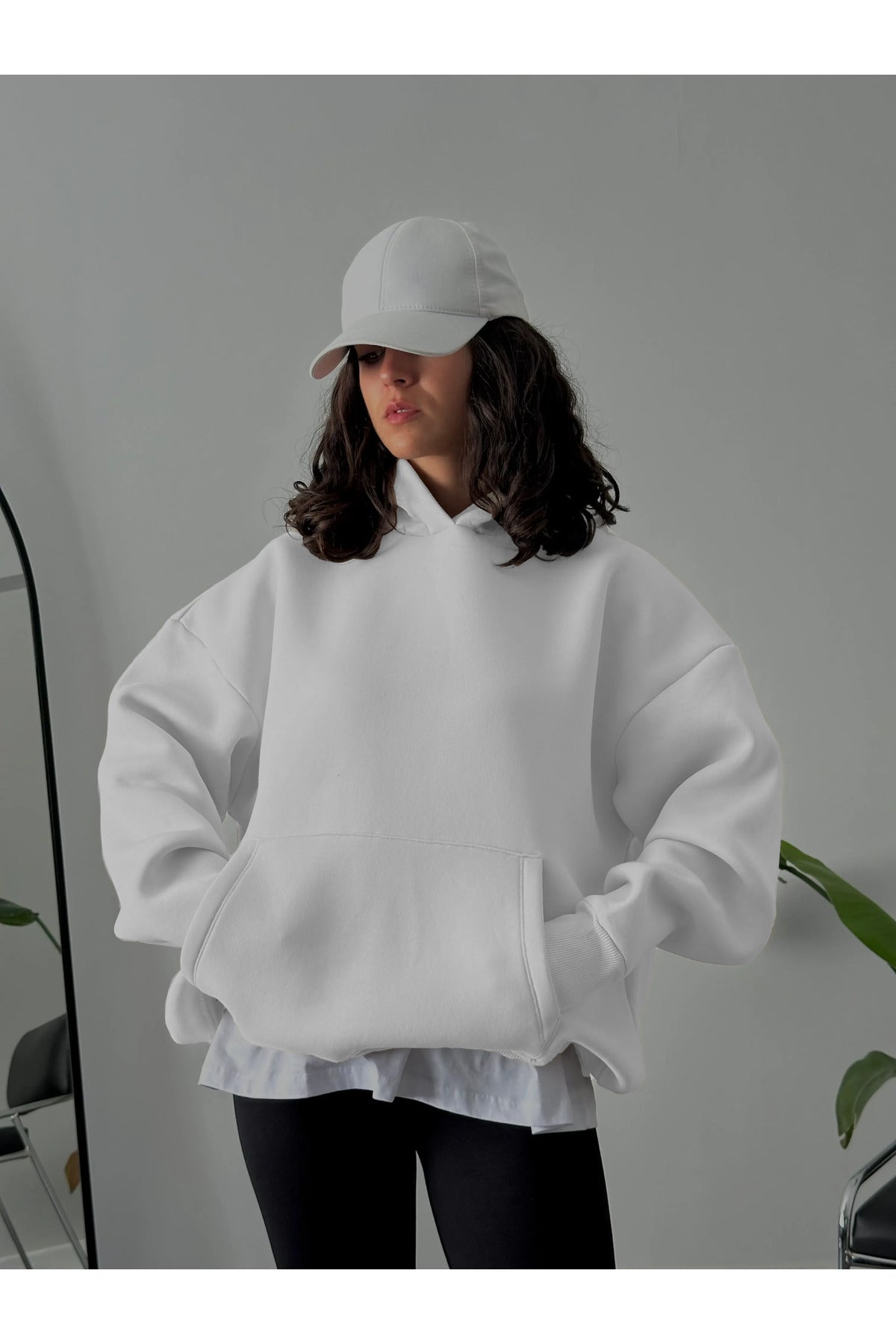 Kadın Kapşonlu Kalın Kanguru Cepli Sweatshirt - Beyaz - 3