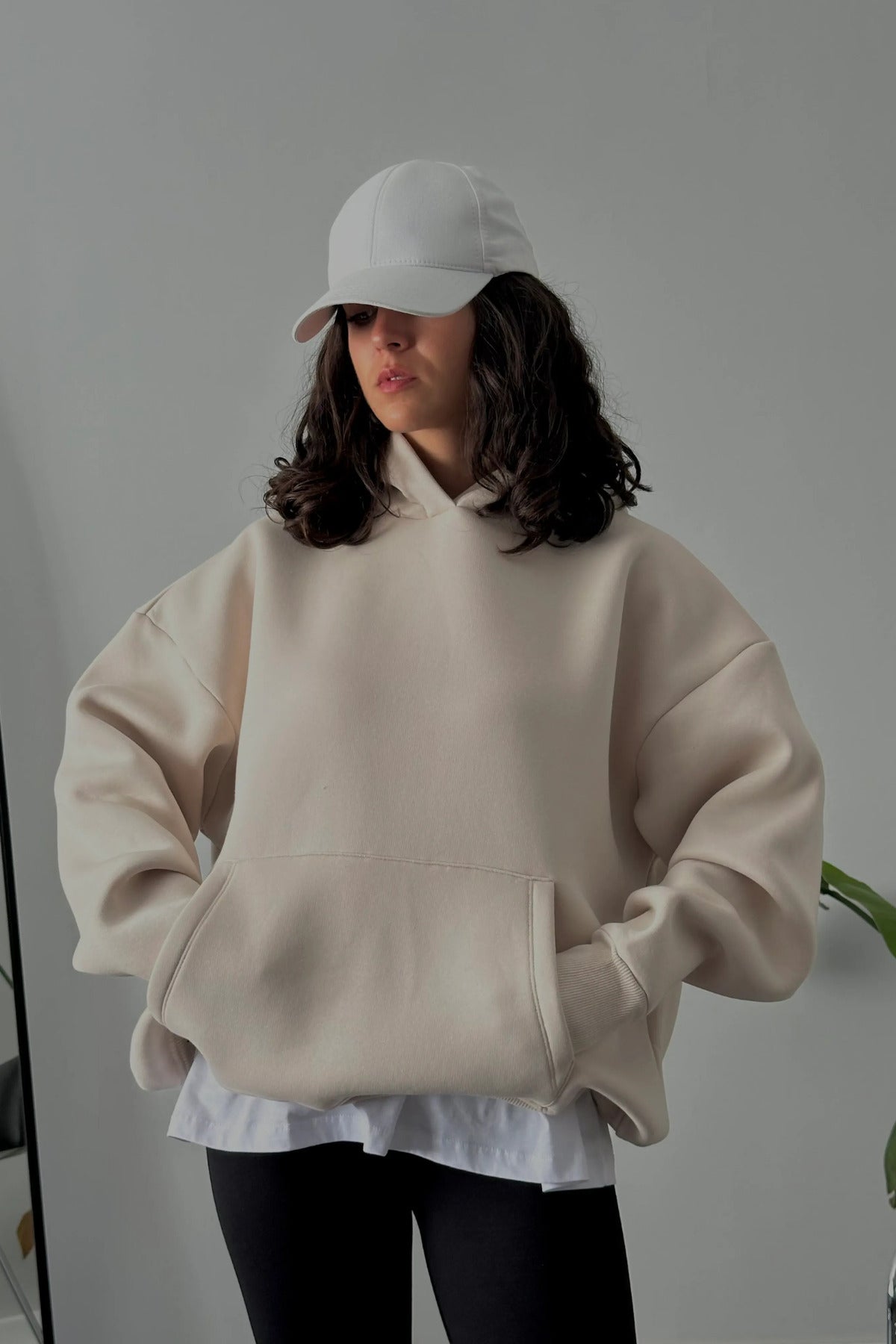 Kadın Kapşonlu Kalın Kanguru Cepli Sweatshirt - Bej - 3