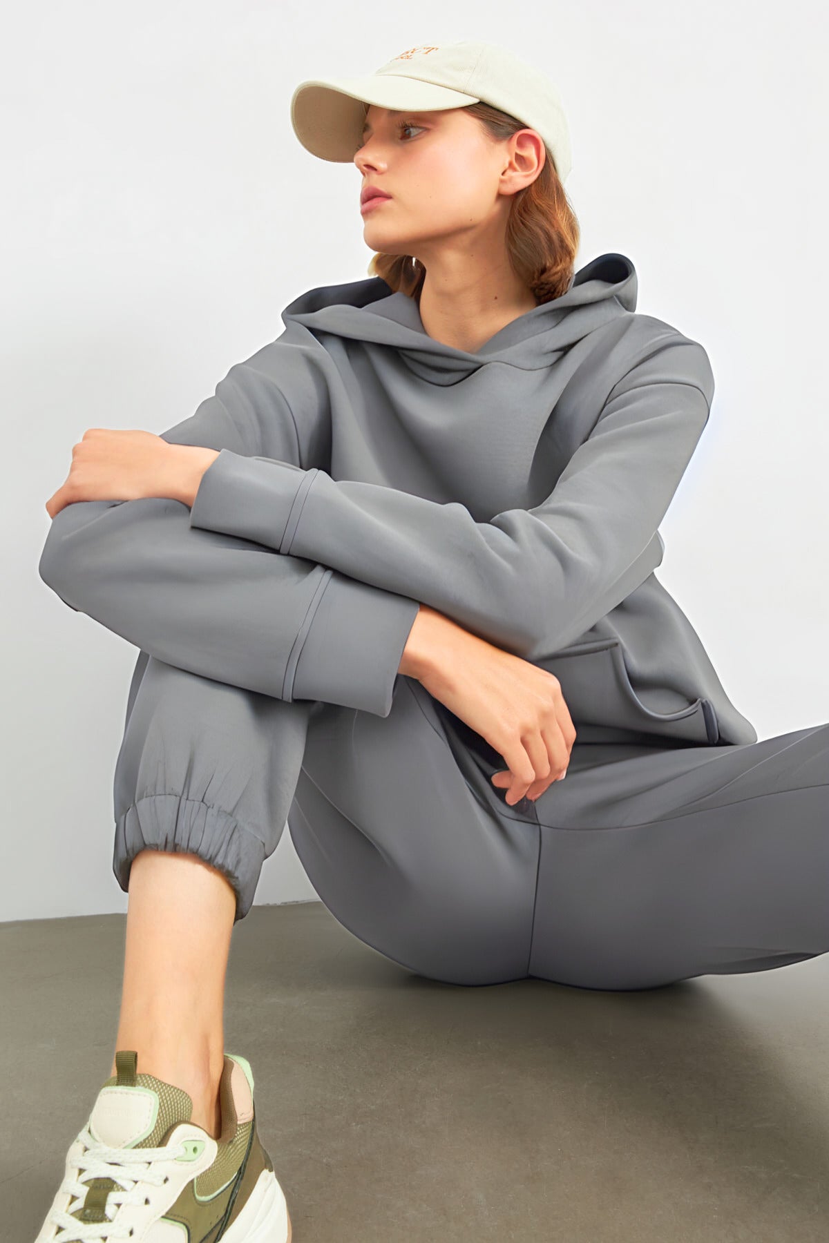 Kadın Yumuşak Kumaş Geniş Kalıp Hoodie Sweatshirt - Gri - 2