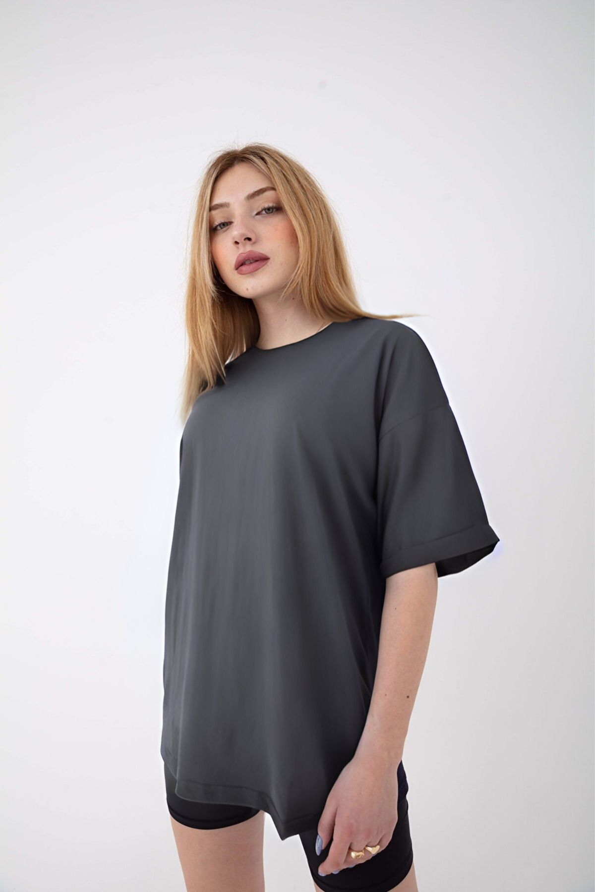 Kadın Oversize Kısa Kollu Bisiklet Yaka Tişört - Füme - 1