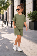 Çocuk Unisex Kisa Kollu Oversize Günlük Kullanima Uygun Li̇krali Beli̇ Bağlamali Rahat Kesi̇m Basic Yazlik Şortlu İ̇ki̇li̇ Takim - Yeşil - 1