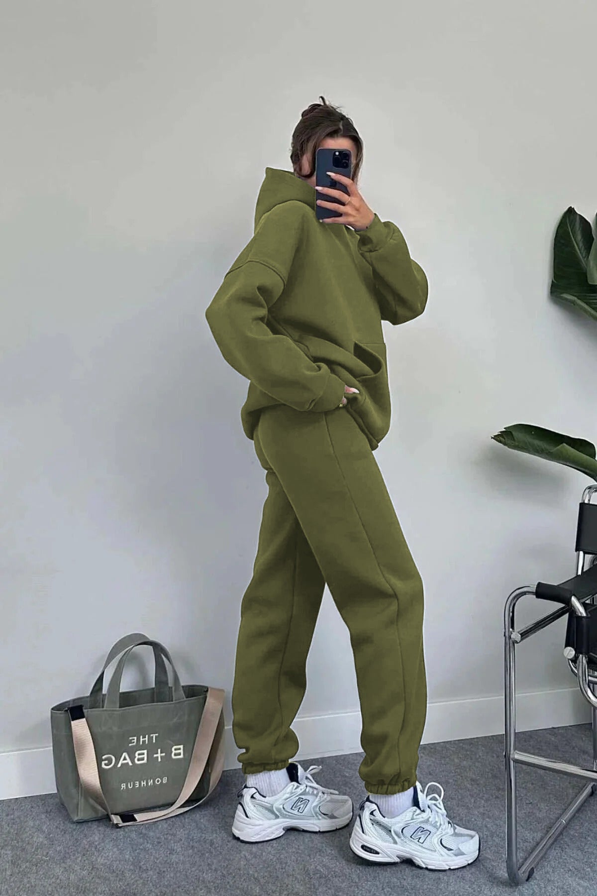 Kadın Oversize Trend Model Kanguru Cep Kapşonlu Sweatshirt Eşofman Takımı - Yağ Yeşili - 4