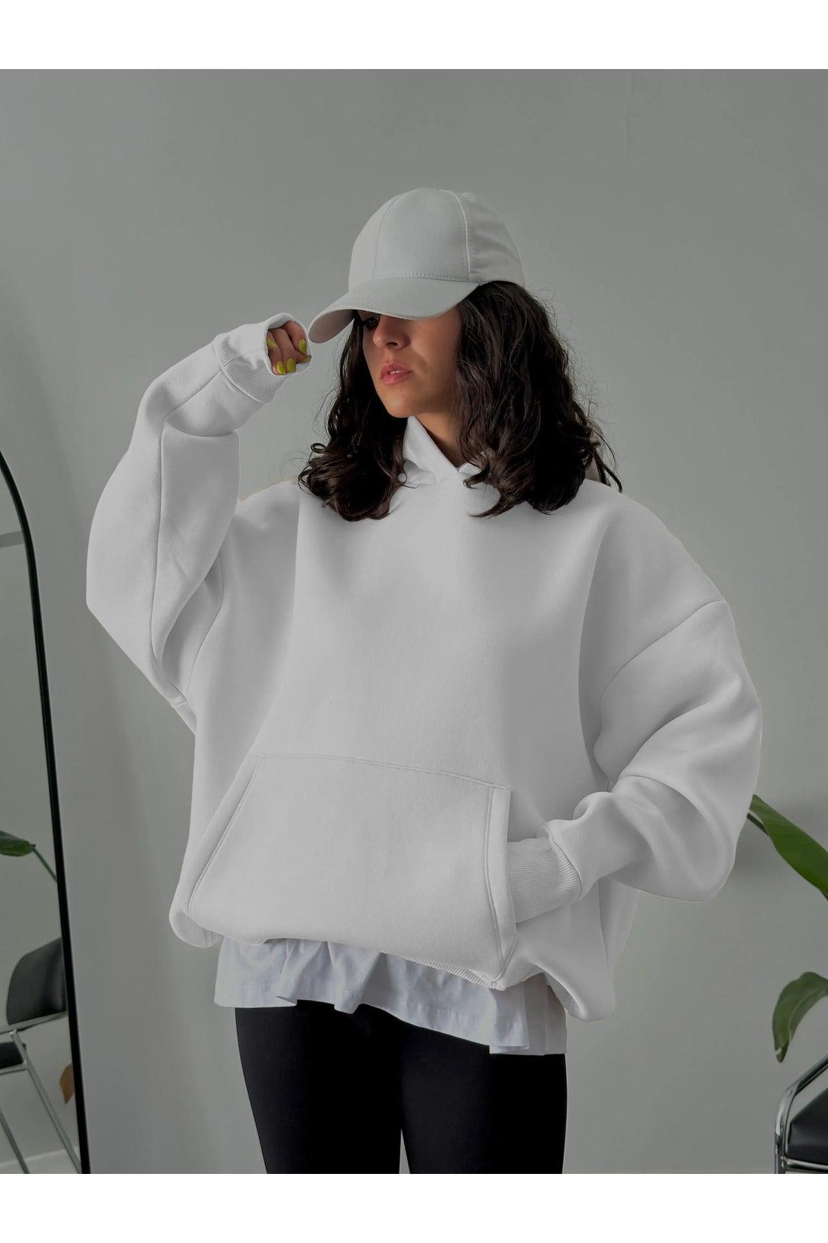 Kadın Kapşonlu Kalın Kanguru Cepli Sweatshirt - Beyaz - 1