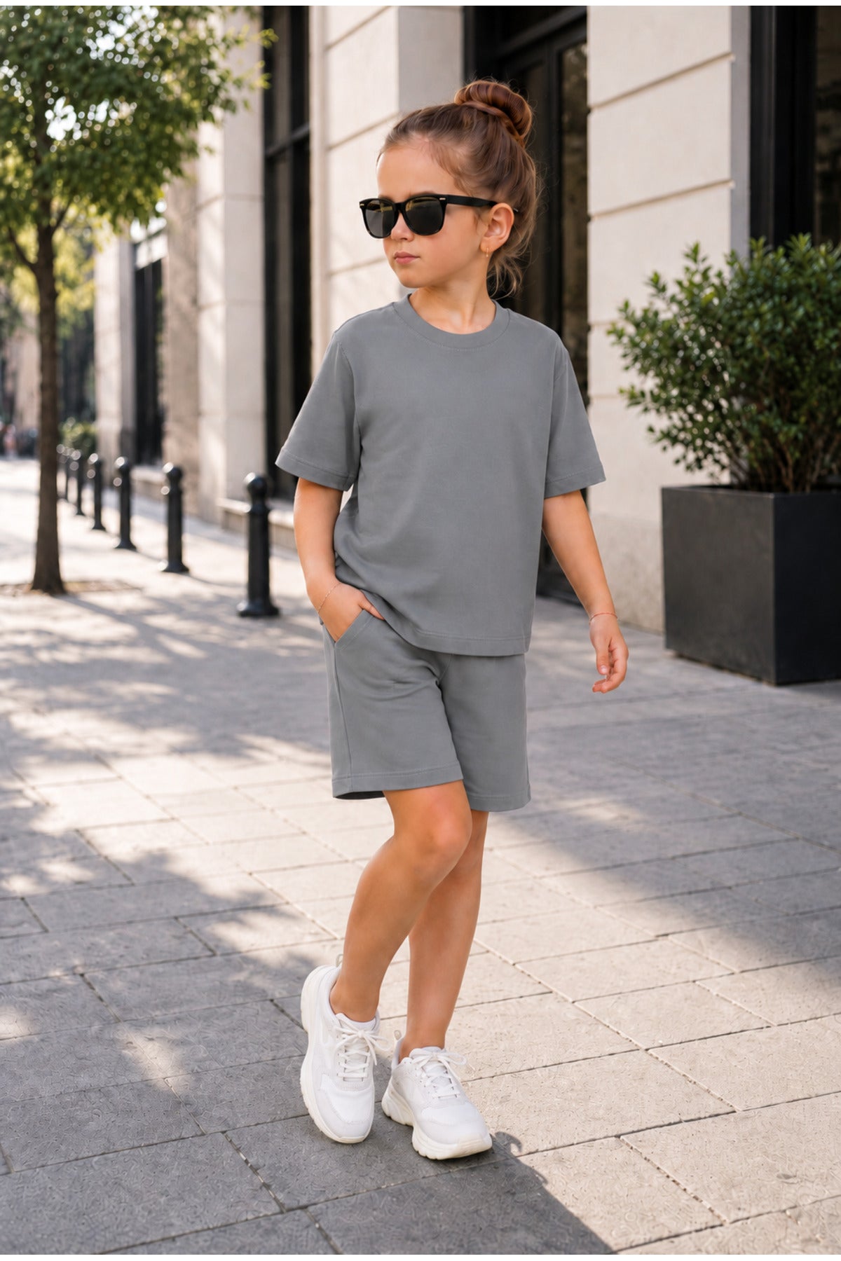 Çocuk Unisex Kisa Kollu Oversize Günlük Kullanima Uygun Li̇krali Beli̇ Bağlamali Rahat Kesi̇m Basic Yazlik Şortlu İ̇ki̇li̇ Takim - Füme - 1