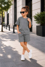 Çocuk Unisex Kisa Kollu Oversize Günlük Kullanima Uygun Li̇krali Beli̇ Bağlamali Rahat Kesi̇m Basic Yazlik Şortlu İ̇ki̇li̇ Takim - Füme - 2