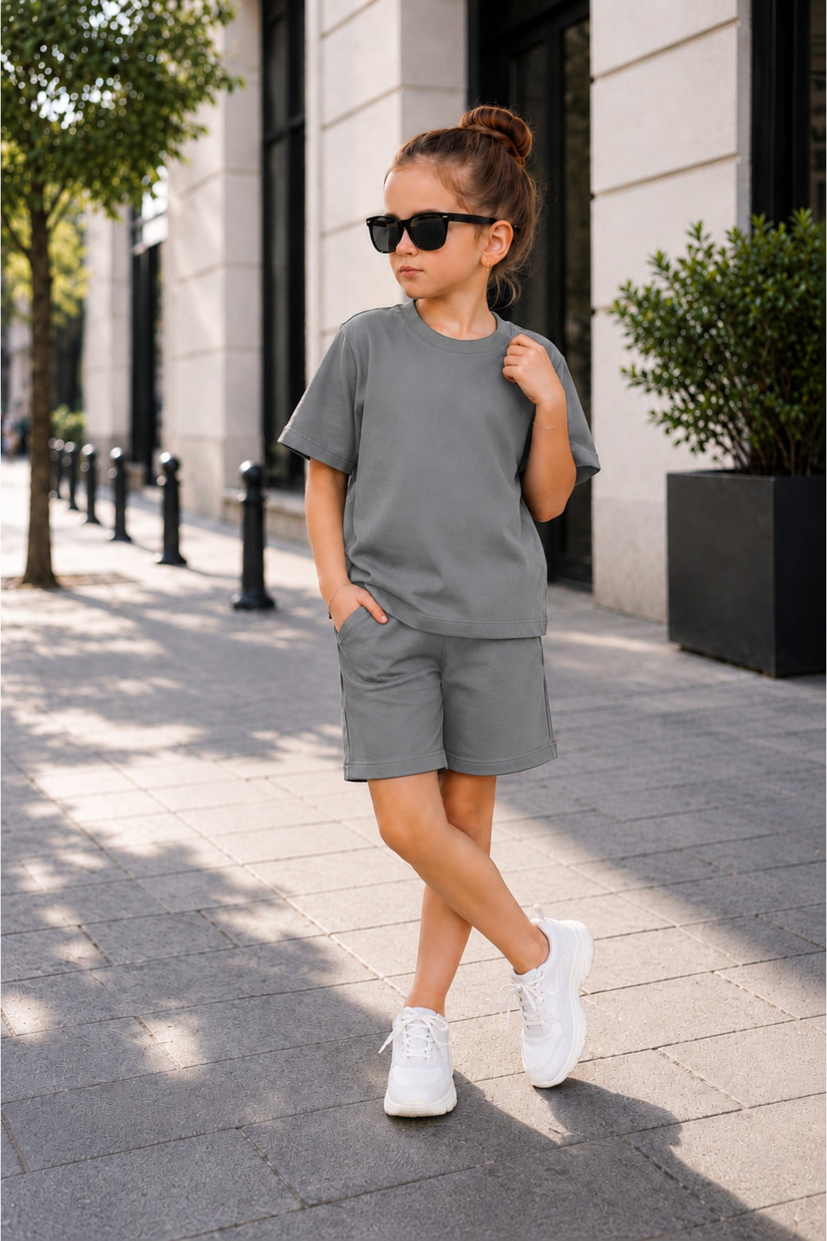 Çocuk Unisex Kisa Kollu Oversize Günlük Kullanima Uygun Li̇krali Beli̇ Bağlamali Rahat Kesi̇m Basic Yazlik Şortlu İ̇ki̇li̇ Takim - Füme - 2