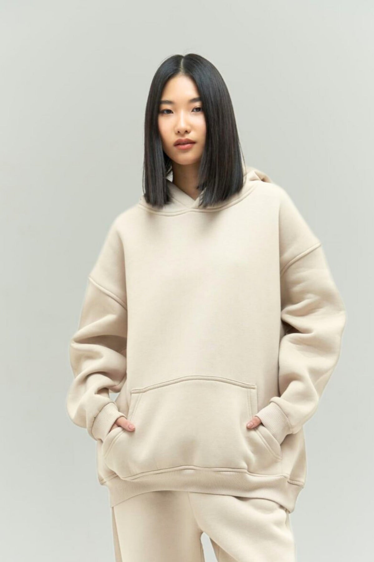 Kadın Rahat Oversize 3 İ̇plik Pamuklu Şardonlu Kanguru Cep Kapşonlu Sweatshirt - Bej - 4