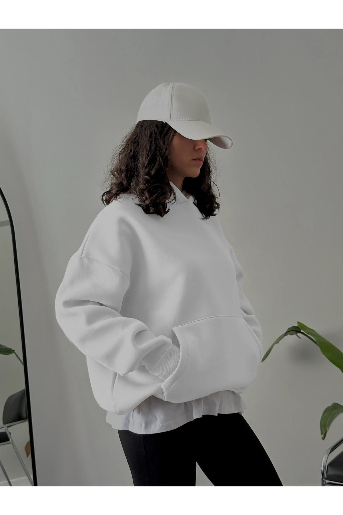 Kadın Kapşonlu Kalın Kanguru Cepli Sweatshirt - Beyaz - 4