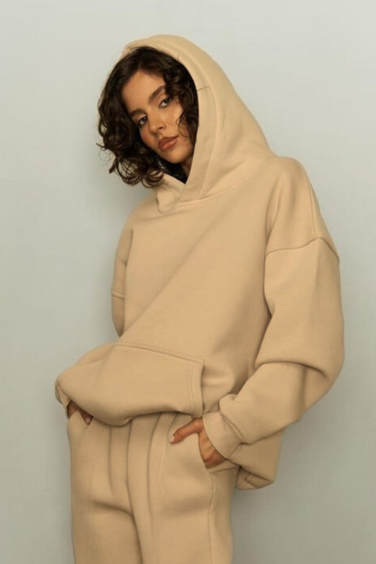 Kadın Rahat Kesim Oversize 3 İ̇plik Pamuklu Şardonlu Kanguru Cep Kapşonlu Hoodie Sweatshirt - Vizon - 3