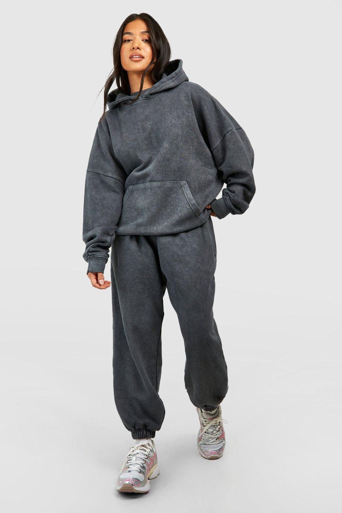 Kadın 3 İ̇plik Kanguru Cep Kapşonlu Hoodie Paçası Lastikli Kalın Eşofman Takımı - Füme - 1