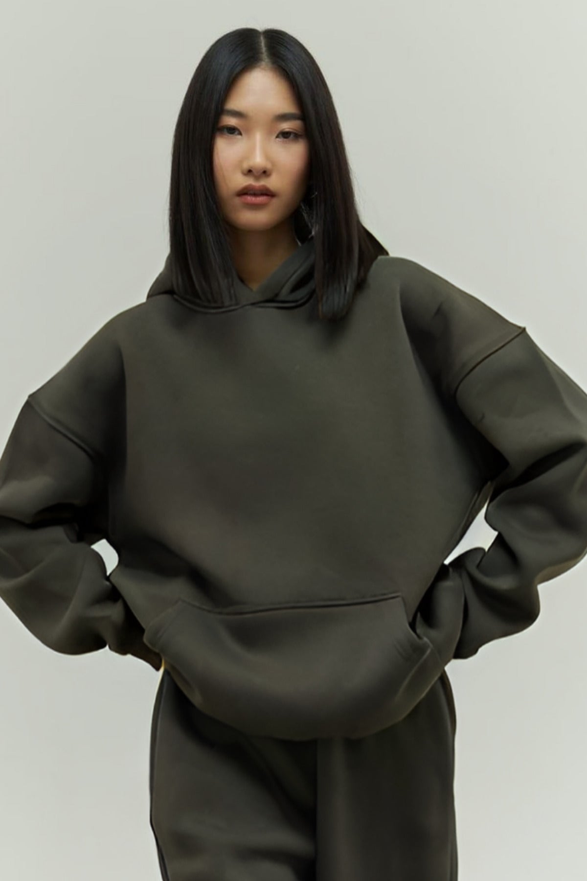 Kadın Rahat Oversize 3 İ̇plik Pamuklu Şardonlu Kanguru Cep Kapşonlu Sweatshirt - Haki - 1