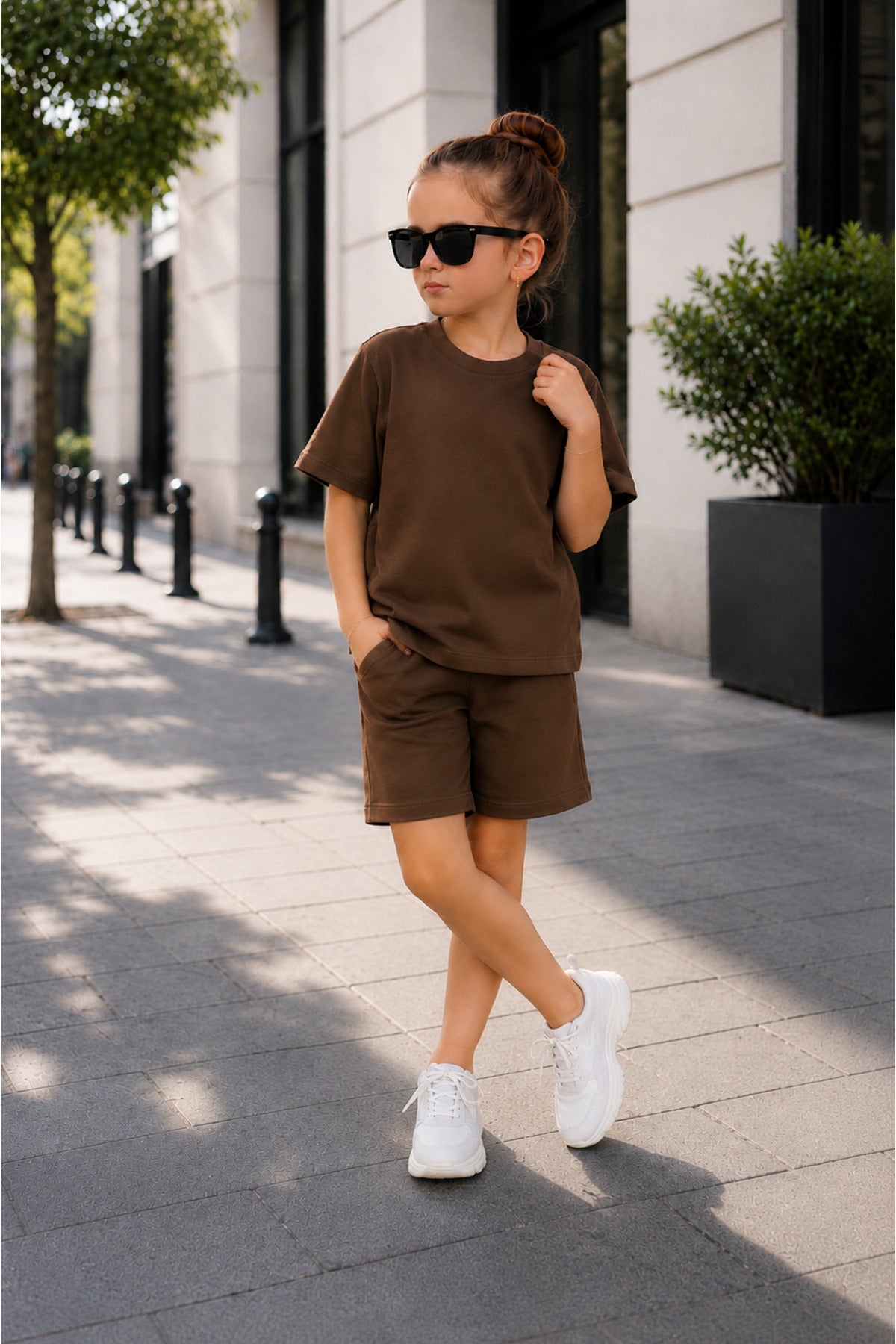 Çocuk Unisex Kisa Kollu Oversize Günlük Kullanima Uygun Li̇krali Beli̇ Bağlamali Rahat Kesi̇m Basic Yazlik Şortlu İ̇ki̇li̇ Takim - Kahverengi - 2